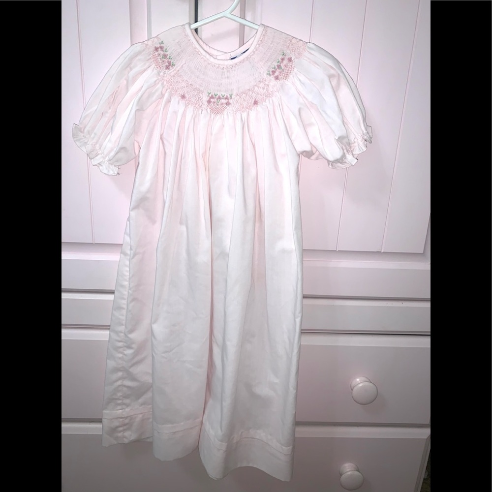 Light pink Carriage Boutique Smocked Dress. 4T.